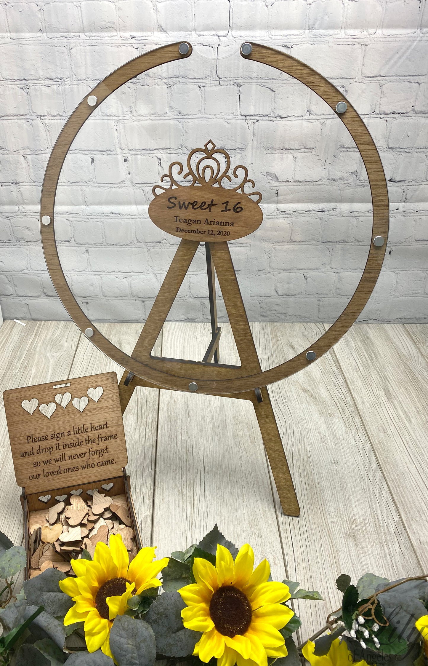 Circle Shaped Tiara Guest Book